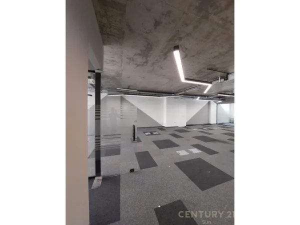 Tirane, jepet me qera ambjent biznesi , 363 m² 6.600 € 