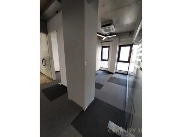 Tirane, jepet me qera ambjent biznesi , 363 m² 6.600 € 