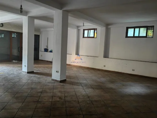 Tirane, jepet me qera magazine Kati 1, 100 m² 519 € 