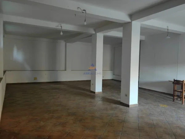 Tirane, jepet me qera magazine Kati 1, 100 m² 519 € 