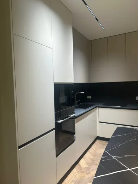 Tirane, jepet me qera apartament 2+1+Aneks+Ballkon Kati 4, 700 € (laprake)