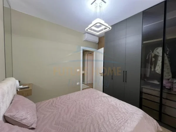 Tirane, jepet me qera apartament 2+1+Ballkon Kati 6, 67 m² 615 € (Rezidenca Erli, Tiranë.)