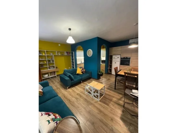 Tirane, jepet me qera apartament 2+1+Aneks+Ballkon Kati 4, 73 m² 750 € 