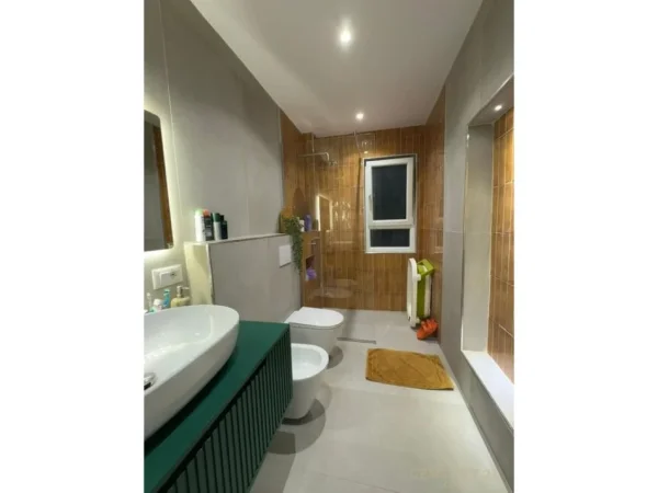 Tirane, jepet me qera apartament 2+1+Aneks+Ballkon Kati 4, 73 m² 750 € 