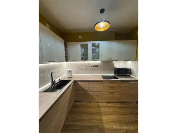 Tirane, jepet me qera apartament 2+1+Aneks+Ballkon Kati 4, 73 m² 750 € 