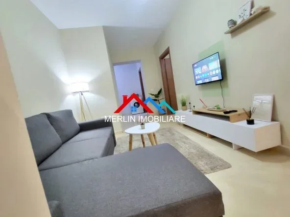 Tirane, jepet me qera apartament 1+1+Ballkon Kati 2, 65 m² 650 € (RRUGA DEDE GJO LULI,QENDER)