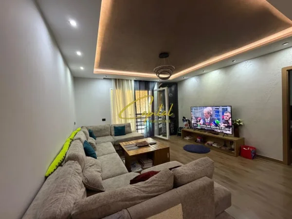 Tirane, shitet apartament 2+1 Kati 2, 100 m² 320.000 € (KOMUNA E PARISIT)
