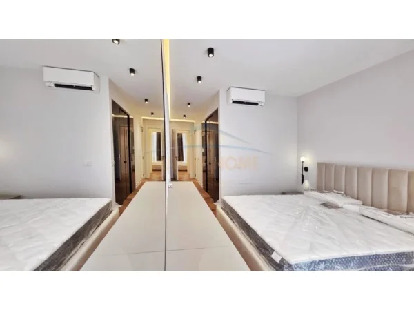 Tirane, jepet me qera apartament 3+1+Ballkon Kati 9, 152 m² 2.200 € (Rezidenca Golden Tower, Mine Peza)