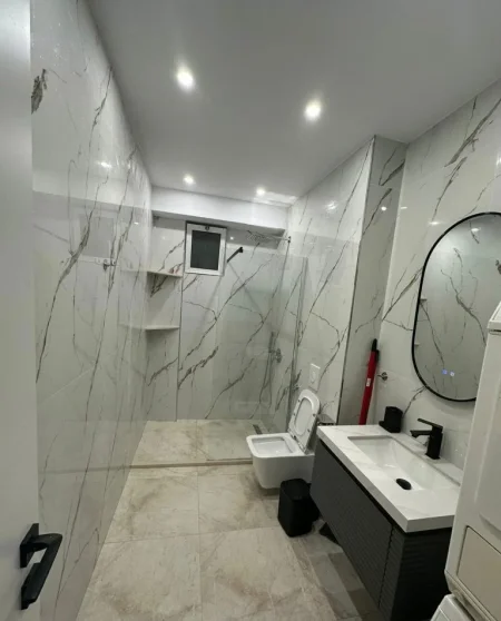 Tirane, jepet me qera apartament 1+1 Kati 1, 55 m² 650 € (zogu zi)