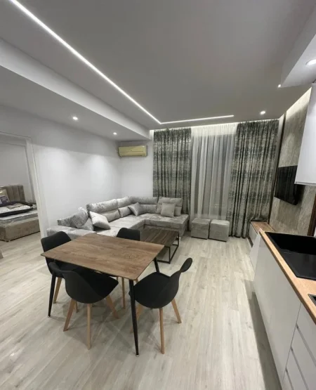 Tirane, jepet me qera apartament 1+1 Kati 1, 55 m² 650 € (zogu zi)