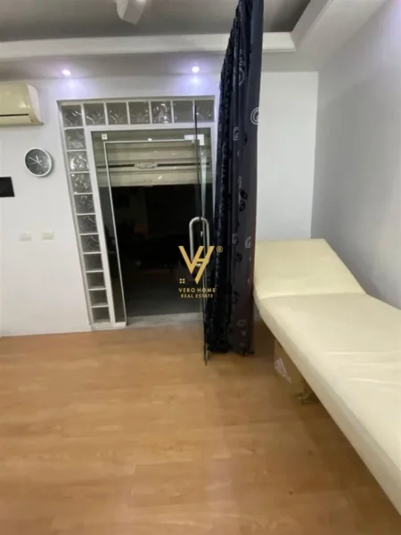 Tirane, jepet me qera dyqan Kati 0, 20 m² 350 € (ALI DEMI)