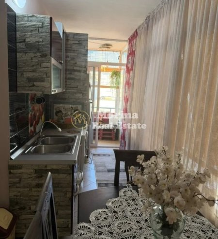 Tirane, jepet me qera apartament 2+1 Kati 7, 120 m² 500 € (Astir)