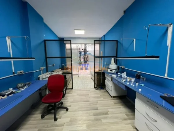 Tirane, shitet ambjent biznesi Kati 0, 61 m² 170.000 € (RRUGA DRITAN HOXHA)