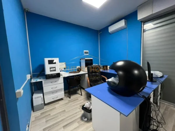 Tirane, shitet ambjent biznesi Kati 0, 61 m² 170.000 € (RRUGA DRITAN HOXHA)