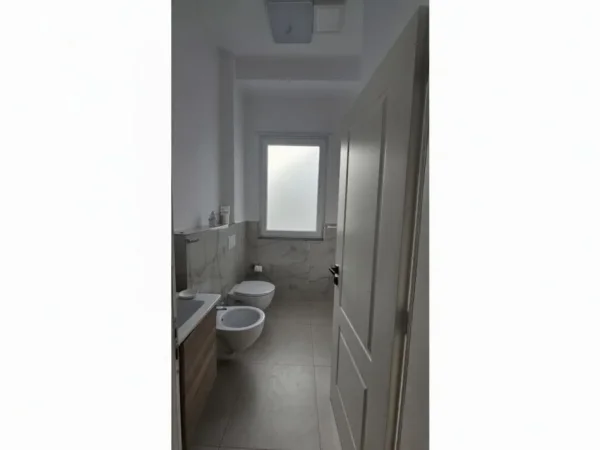 Tirane, jepet me qera Vile 3+1+Aneks+Ballkon Kati 2, 240 m² 2.500 € (VILA LULE)