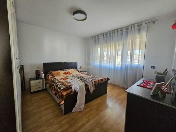 Durres, shitet apartament 3+1+Ballkon , 140 m² 