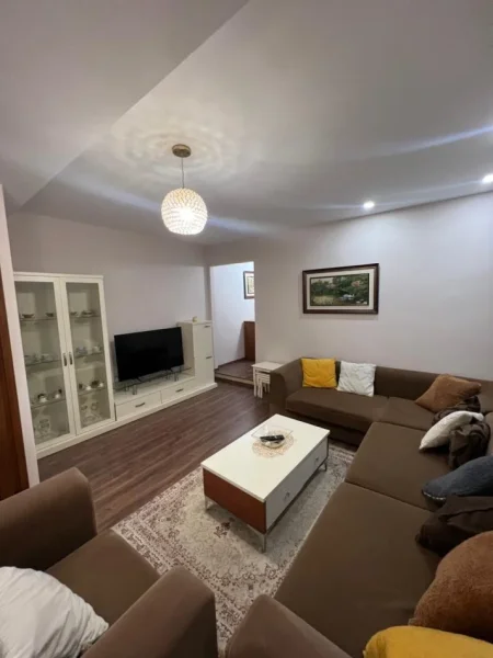 Tirane, jepet me qera apartament 3+1+Aneks+Ballkon Kati 6, 150 m² 600 € (rruga e kavajes , 21 dhjetori)