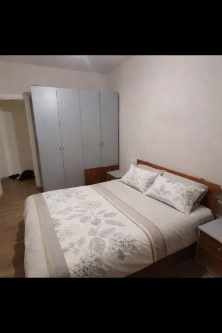 Tirane, jepet me qera apartament 2+1+Aneks+Ballkon Kati 3, 90 m² 650 € (laprake)