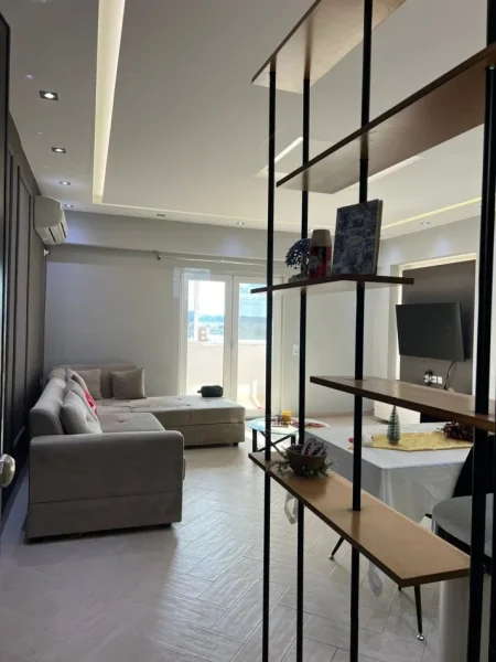 Tirane, jepet me qera apartament 2+1 Kati 12, 90 m² 600 € (Rruga Dritan Hoxha)