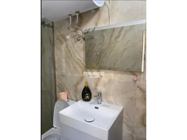 Tirane, jepet me qera apartament 1+1+Ballkon Kati 3, 70 m² 600 € (Garda e Republikës!)