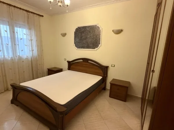 Tirane, jepet me qera apartament 1+1+Ballkon Kati 2, 500 € (Pas Godinave te Inxhinierise se Ndertimit)