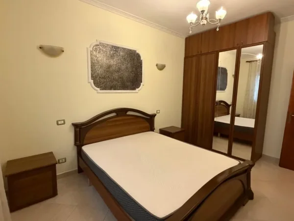 Tirane, jepet me qera apartament 1+1+Ballkon Kati 2, 500 € (Pas Godinave te Inxhinierise se Ndertimit)