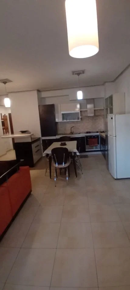 Tirane, jap me qera apartament 2+1 Kati 5, 110 m² 700 € (Zogu I Zi. Afer RING CENTER)