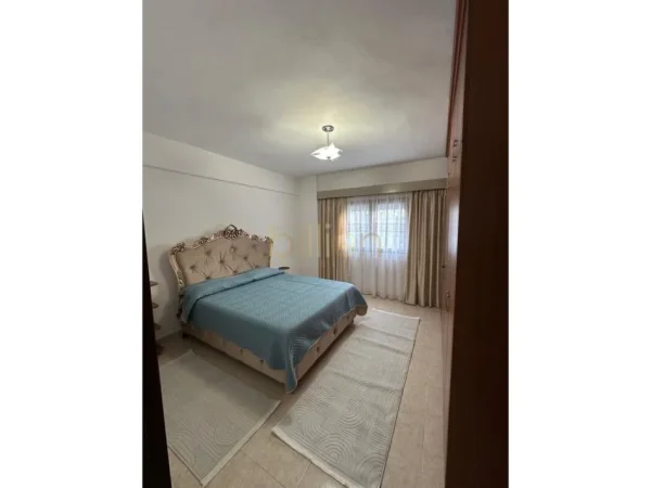 Tirane, jepet me qera 2+1+Ballkon , 105 m² 600 € (Laprake)