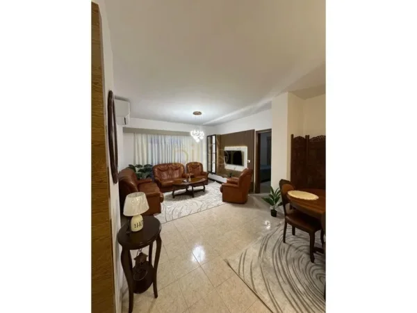 Tirane, jepet me qera 2+1+Ballkon , 105 m² 600 € (Laprake)