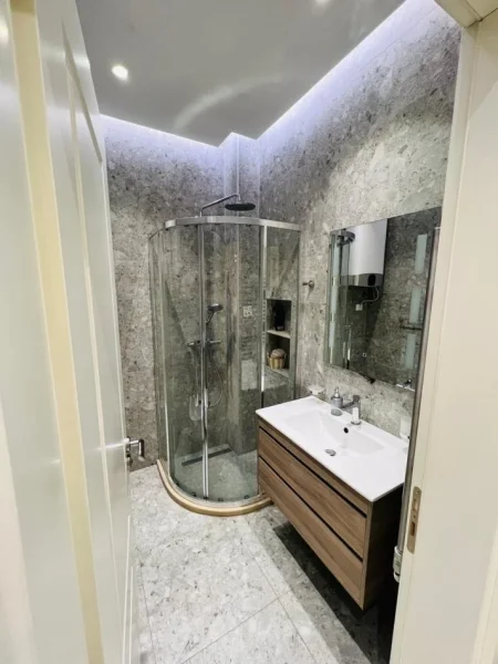 Tirane, jepet me qera apartament 1+1 Kati 4, 67 m² 750 € (Kika 2)