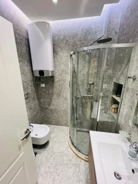 Tirane, jepet me qera apartament 1+1 Kati 4, 67 m² 750 € (Kika 2)
