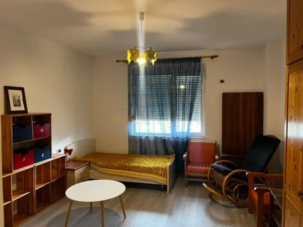 Tirane, jepet me qera apartament 2+1 Kati 7, 112 m² 1.100 € (BLLOKU)