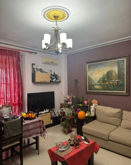 Tirane, jepet me qera apartament 2+1+Ballkon Kati 6, 90 m² 600 € (KOMUNA E PARISIT)