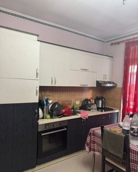 Tirane, jepet me qera apartament 2+1+Ballkon Kati 6, 90 m² 600 € (KOMUNA E PARISIT)