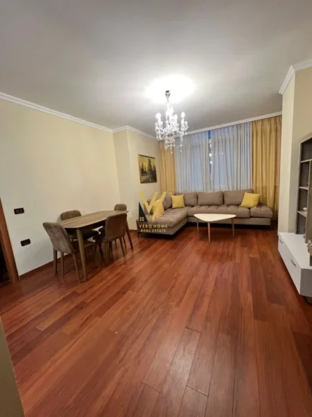 Tirane, jepet me qera apartament 2+1+Ballkon Kati 7, 100 m² 700 € (BULEVARDI ZHAN D'ARK)