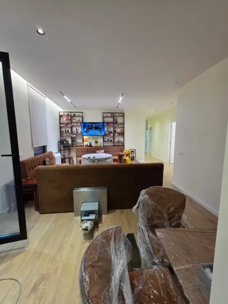 Tirane, shitet apartament 2+1+Ballkon Kati 4, 120 m² 354.000 € (Rruga Siri Kodra)