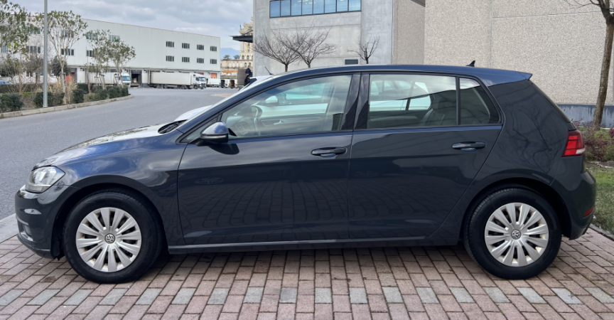 Tirane, shitet makine Okazion: Golf 7 Shitet Nafte, gri e erret manuale Klima 8.600 €