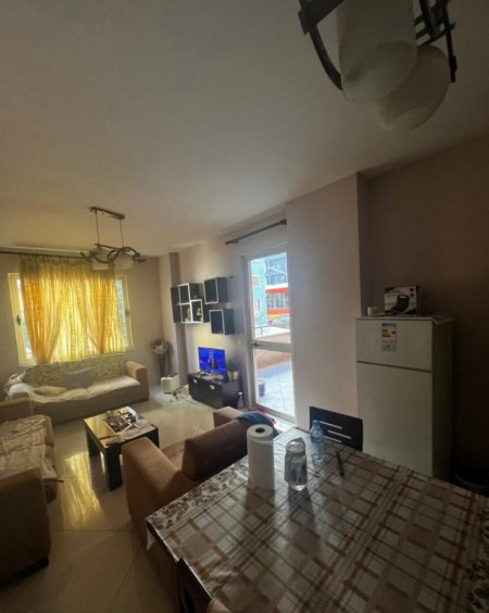 Tirane, jepet me qera apartament 2+1+Ballkon Kati 2, 85 m² 500 € (YZBERISHT)