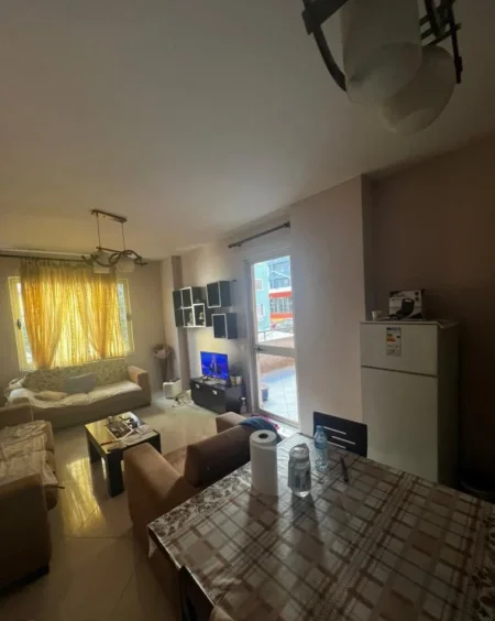Tirane, jepet me qera apartament 2+1+Ballkon Kati 2, 85 m² 500 € (YZBERISHT)