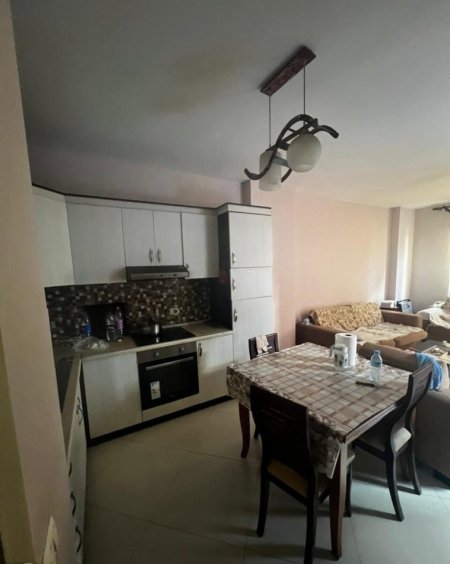 Tirane, jepet me qera apartament 2+1+Ballkon Kati 2, 85 m² 500 € (YZBERISHT)