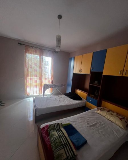 Tirane, jepet me qera apartament 2+1+Ballkon Kati 2, 85 m² 500 € (YZBERISHT)