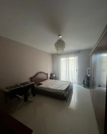 Tirane, jepet me qera apartament 2+1+Ballkon Kati 2, 85 m² 500 € (YZBERISHT)