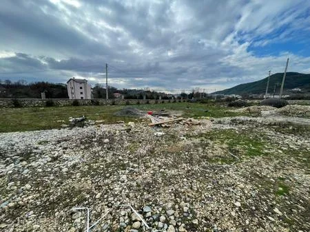 Tirane, jepet me qera toke , 2.670 m² (Rr Fadil Alushi)