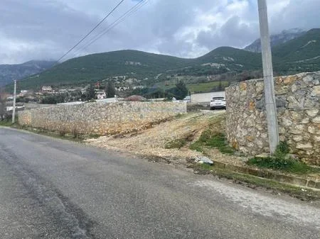 Tirane, jepet me qera toke , 2.670 m² (Rr Fadil Alushi)