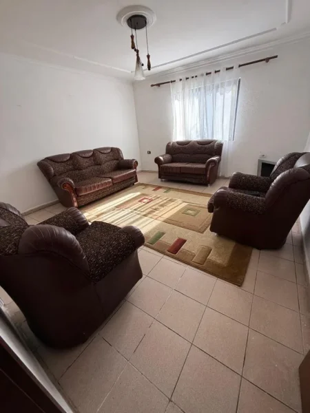 Tirane, jepet me qera shtepi 3+1 Kati 2, 140 m² 600 € (Kaza Italia)
