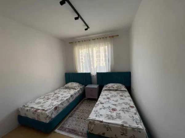 Tirane, jepet me qera apartament 1+1 Kati 4, 85 m² 