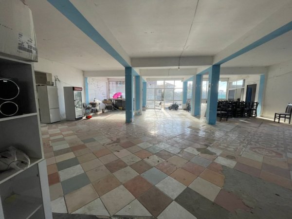 Tirane, jepet me qera magazine Kati 0, 328 m² 1.250 € (Babrru)