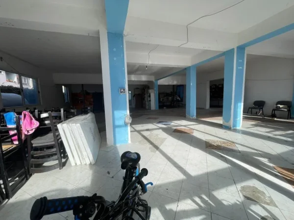 Tirane, jepet me qera magazine Kati 0, 328 m² 1.250 € (Babrru)