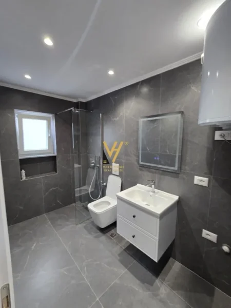 Tirane, shitet apartament 1+1+Ballkon Kati 4, 40 m² (ALI DEMI)