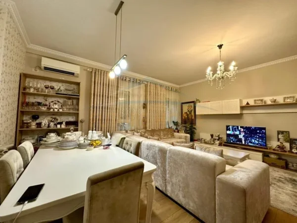 Tirane, shitet apartament 3+1 Kati 2, 123 m² 300.000 € (LIQENI I THATE)